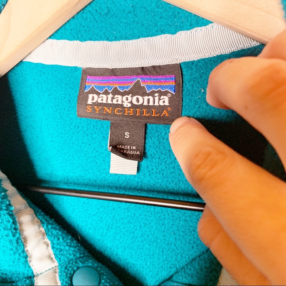 Patagonia Women's Lightweight Synchilla Snap-T Fleece Pullover in Borealis Green - Picture 4 of 7